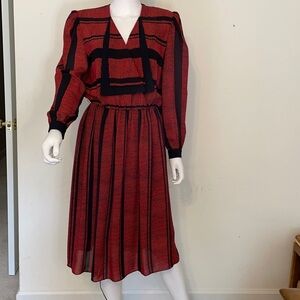 Vintage Pedestal Midi Dress